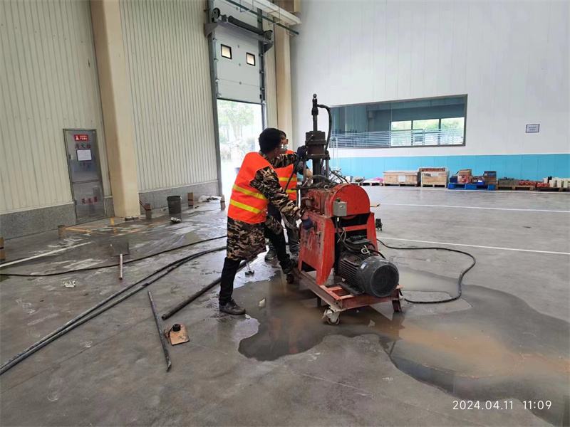 东辽厂房地面下沉塌陷注浆加固施工